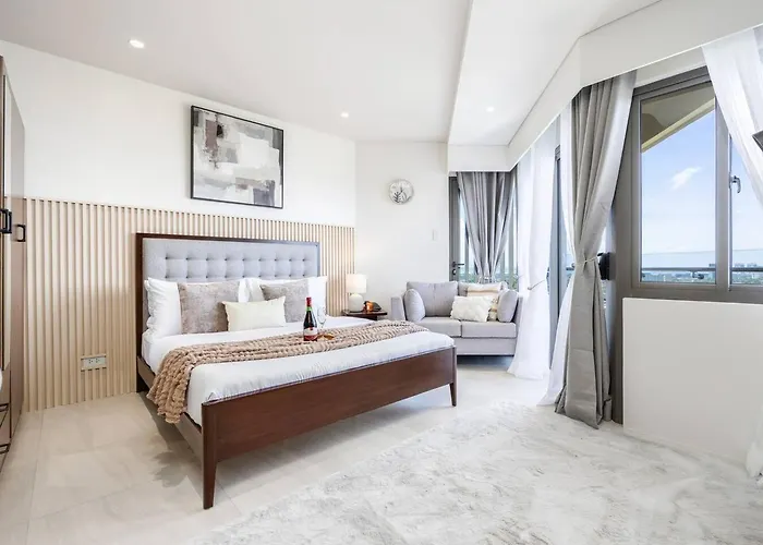 17th-floor Sea View Tambuli Seaside Living Apartment *